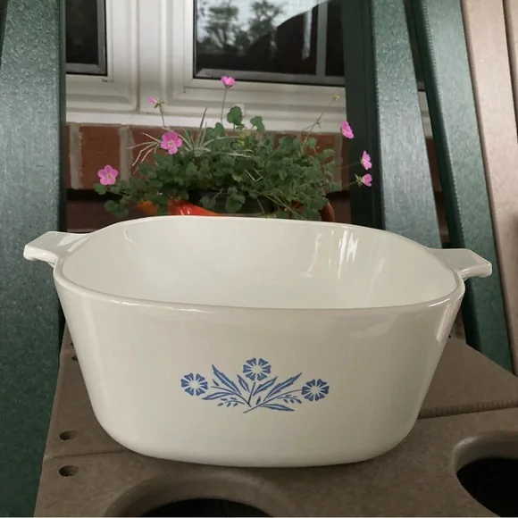 Vintage Corning Ware 2.5 Quart Blue Cornflower - Picture 1 of 6
